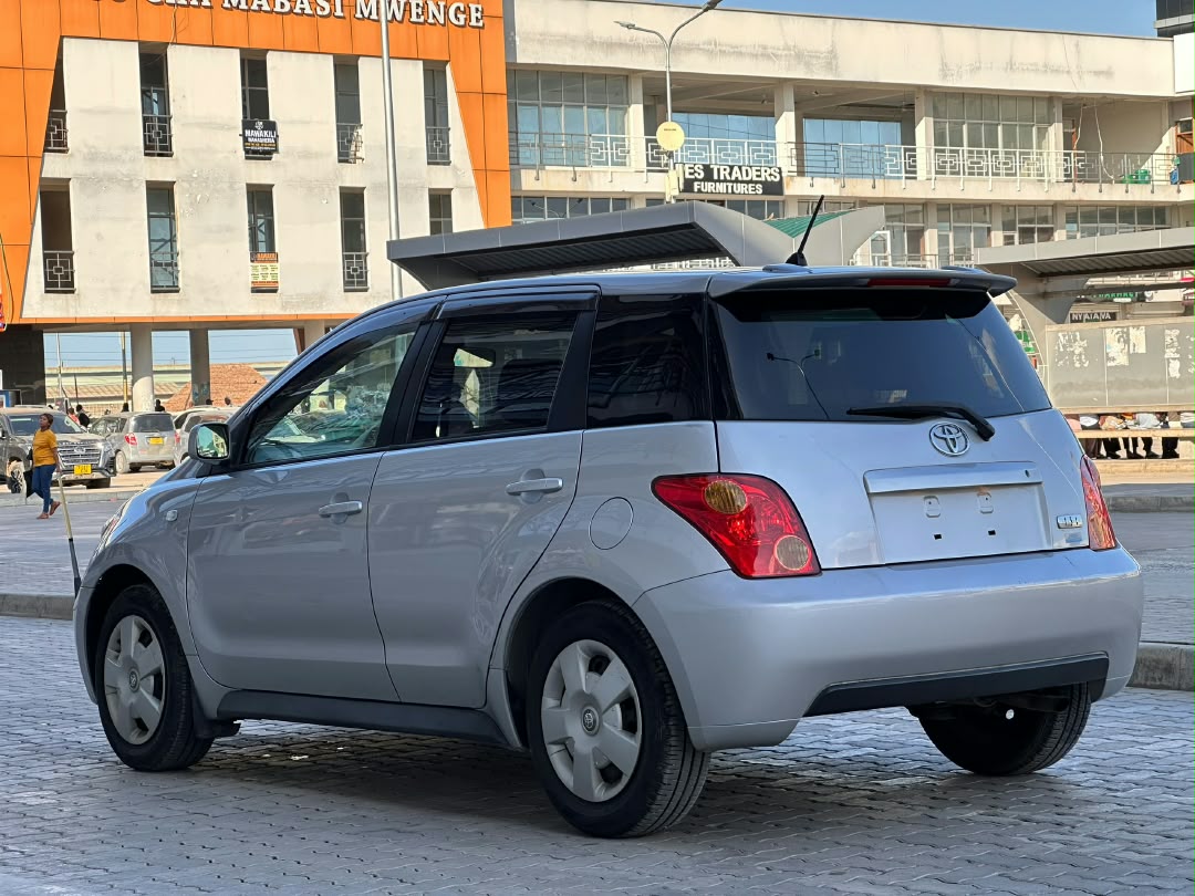 TOYOTA IST thumbnail 2